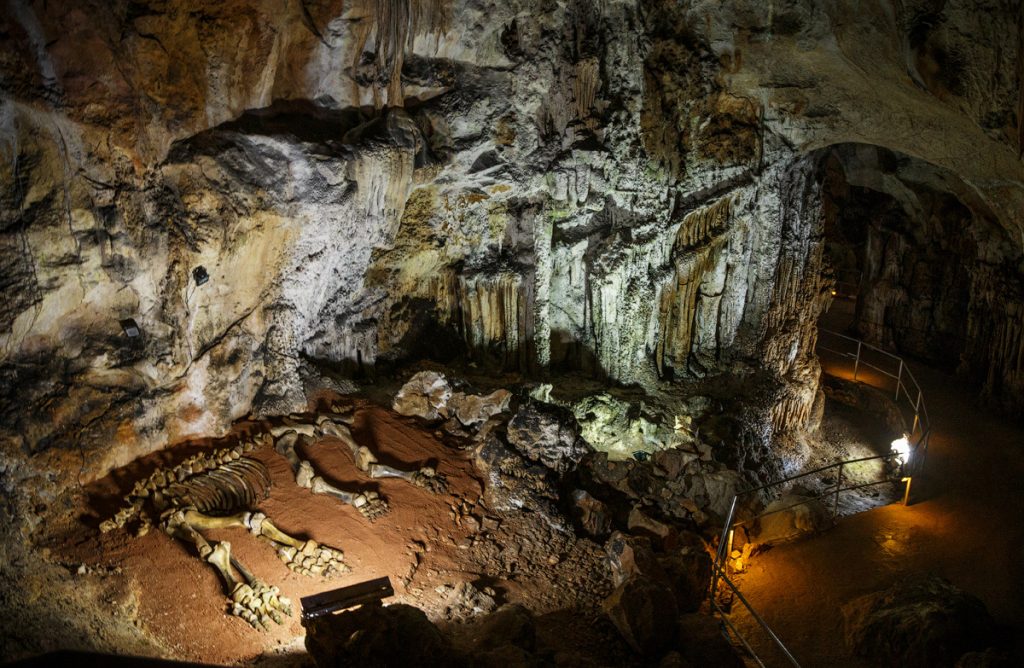 самые лучшие пещеры в России